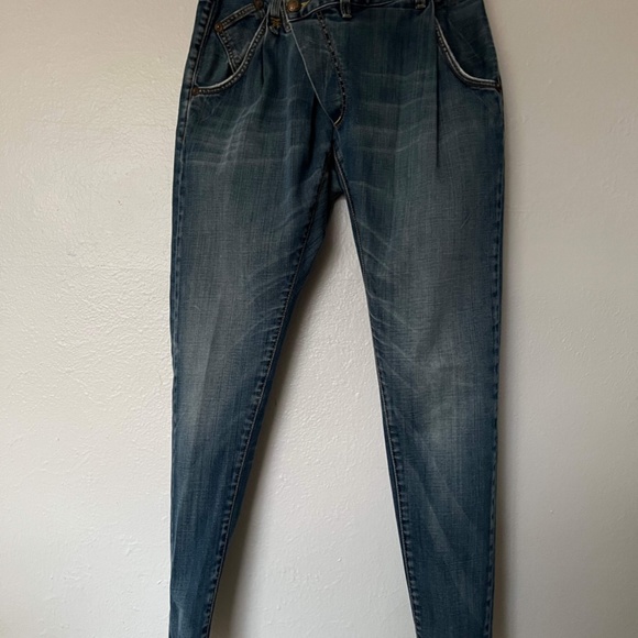 R13 CrossOver Asymmetric Denim Slouchy Stretch Jeans - Picture 16 of 16